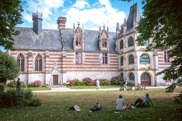 Photographie des gambadeurs au château d'Ételan pour l'édition 2022